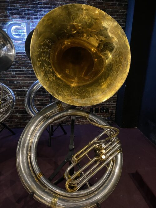 Tuba King USA Ajustada lista para tocarse.